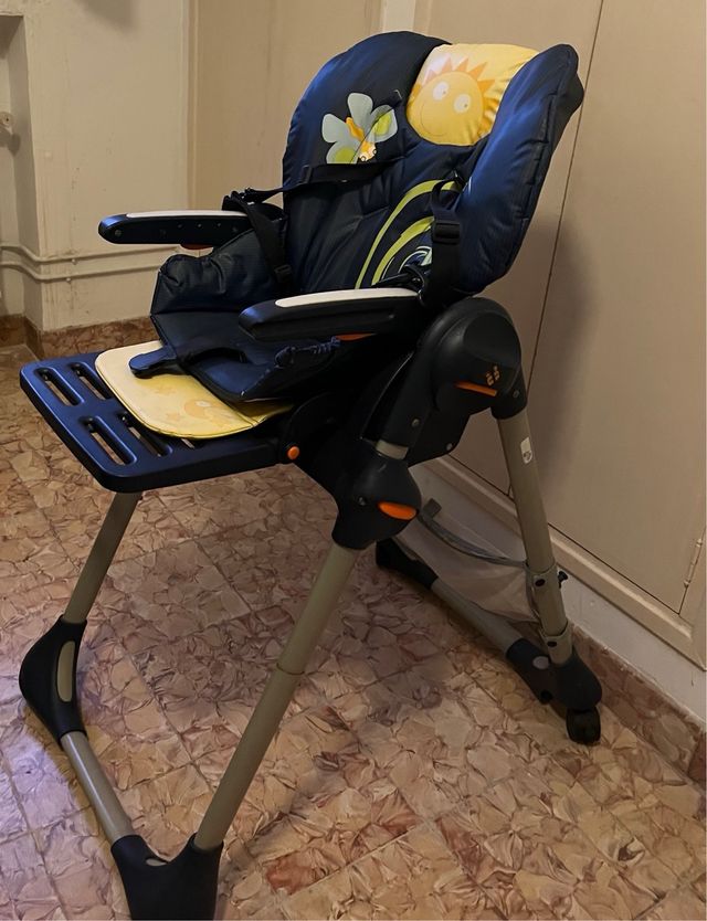 Trona de bebé con diseño infantil