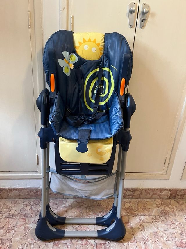 Trona de bebé con diseño infantil