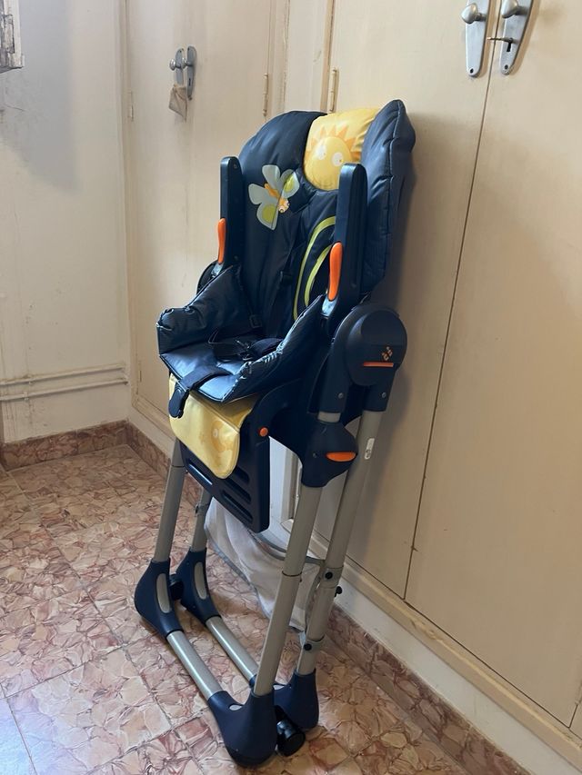 Trona de bebé con diseño infantil