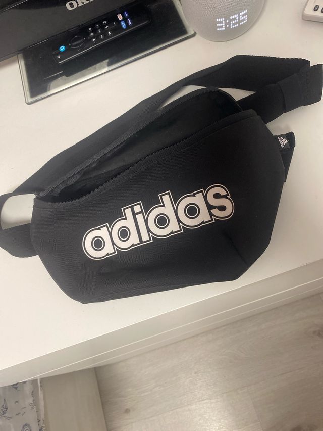Riñonera Adidas Negra
