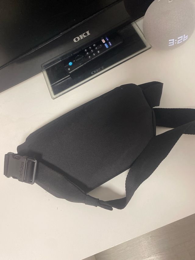 Riñonera Adidas Negra