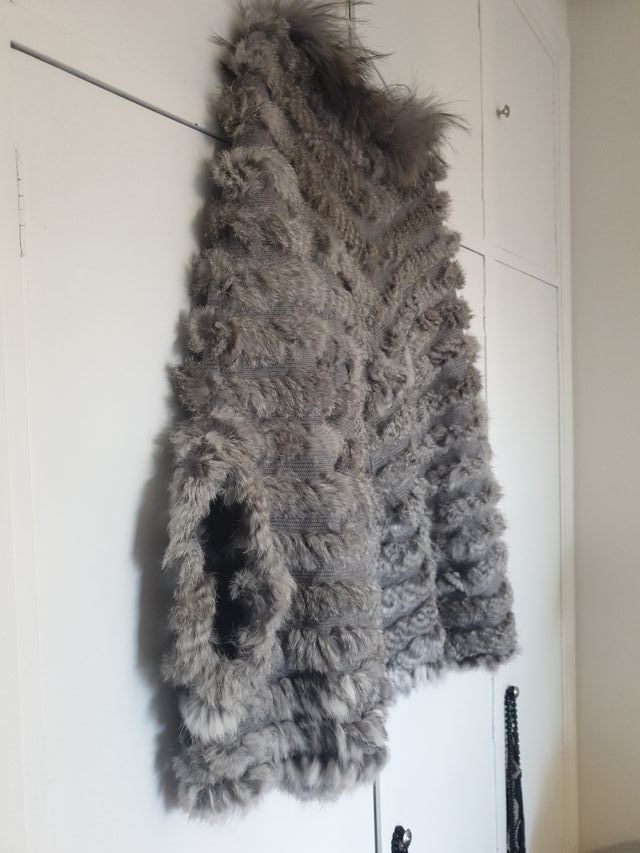 Poncho gris de pelo natural