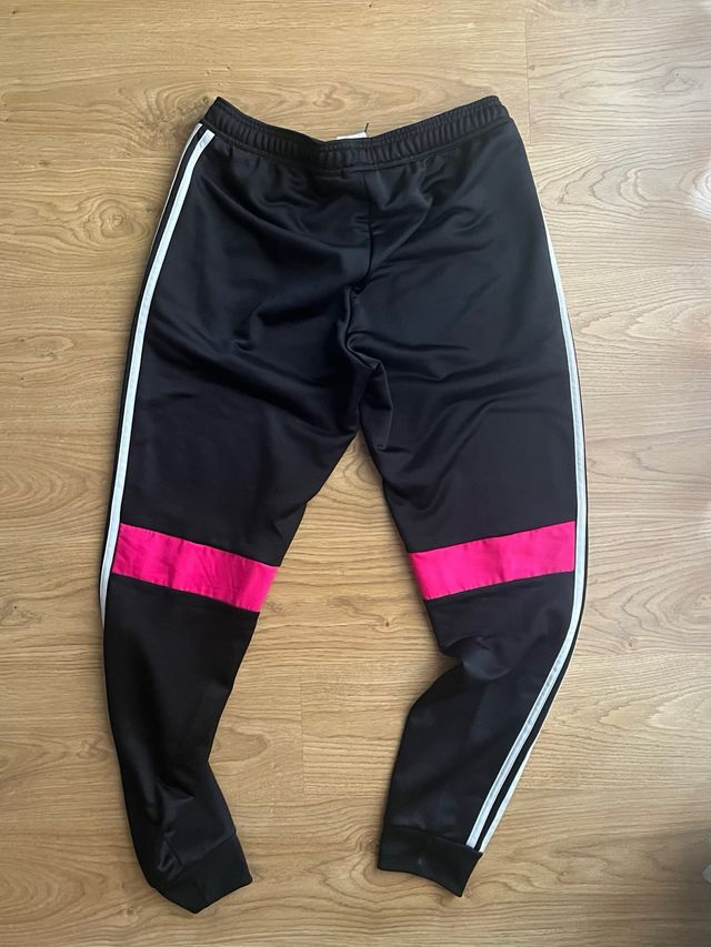 Pantalón Adidas Negro con Detalles Rosas