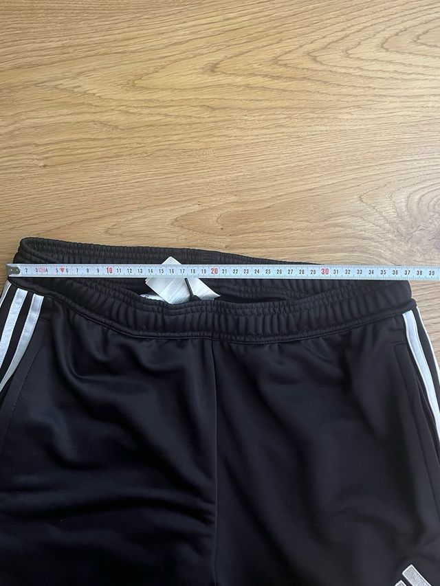 Pantalón Adidas Negro con Detalles Rosas