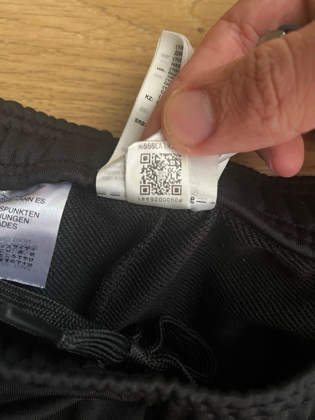 Pantalón Adidas Negro con Detalles Rosas