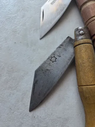 Coltelli da lavoro antichi in legno