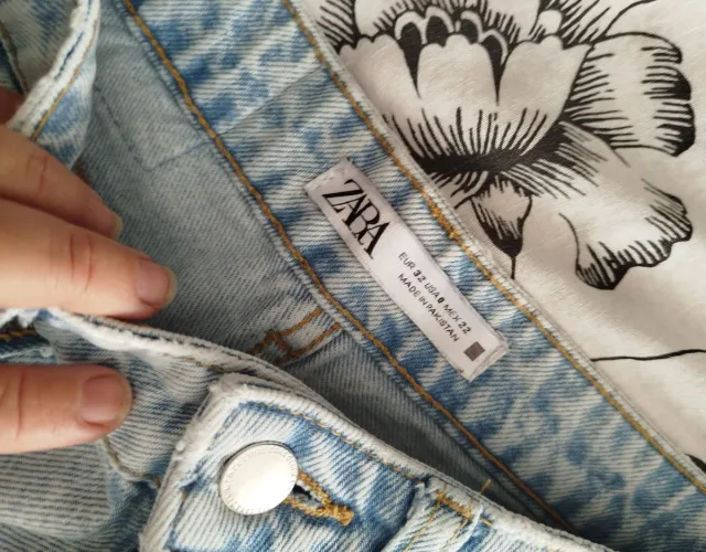 Pantalones vaqueros Zara azul claro