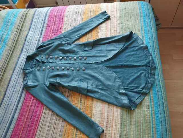 Chaqueta militar corte tailandés