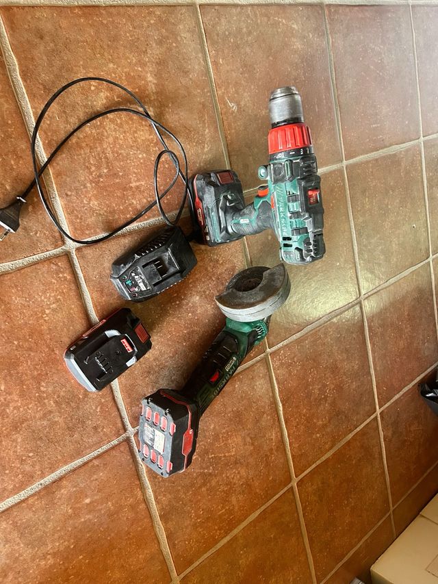 Taladro y radial Parkside con baterías