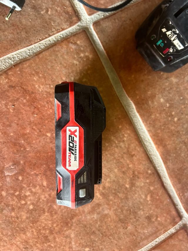 Taladro y radial Parkside con baterías