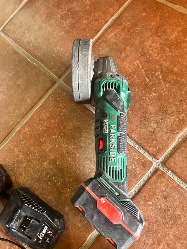 Taladro y radial Parkside con baterías