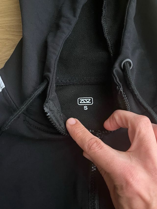 Sudadera con capucha PBS negra y blanca