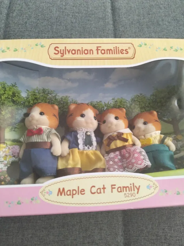 Familia Gatos Sylvanian con caja