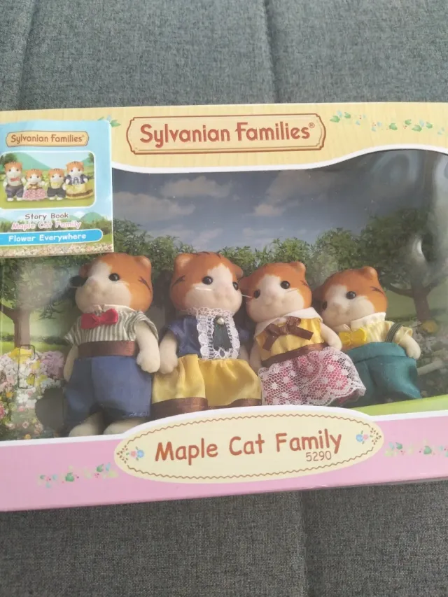 Familia Gatos Sylvanian con caja