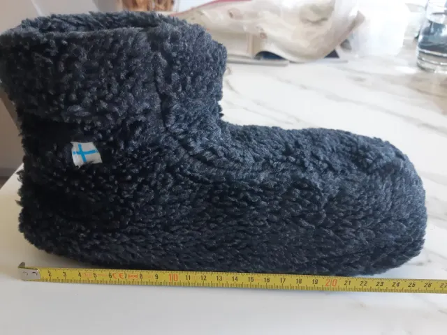 Tênis de casa quentinhos NOVOS