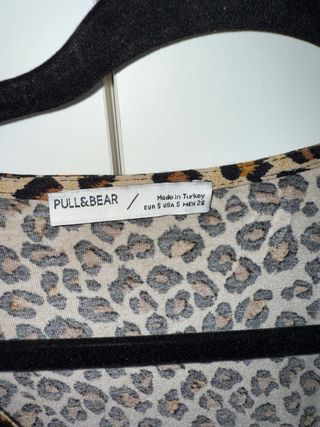 Abito maculato con stampa animalier