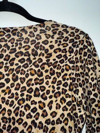 Abito maculato con stampa animalier