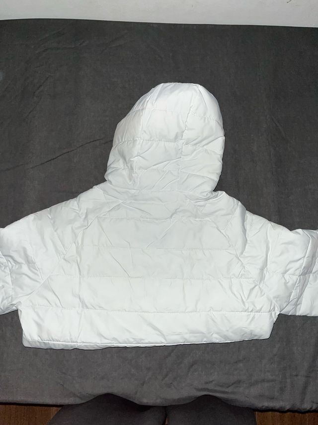 Chaqueta acolchada Bershka blanca