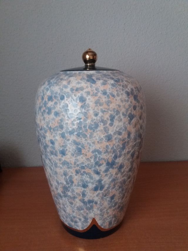 Jarrón decorativo con tapa cerámica