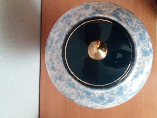 Jarrón decorativo con tapa cerámica