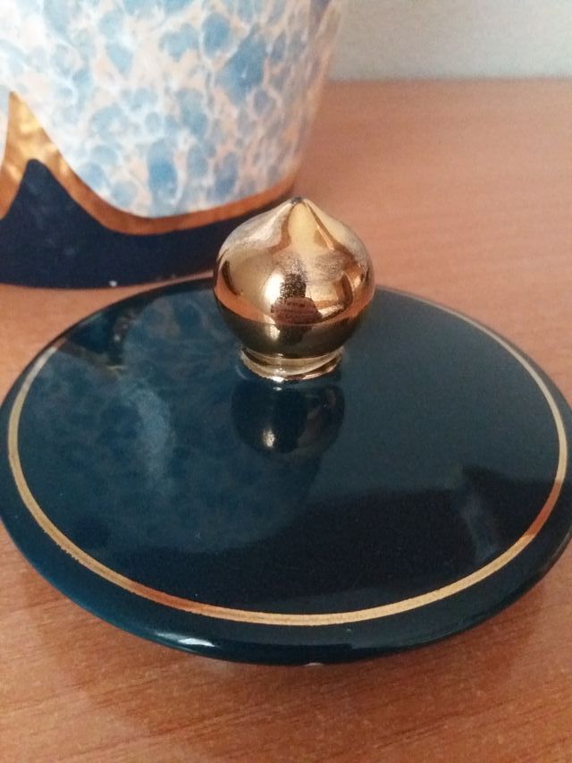 Jarrón decorativo con tapa cerámica