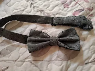 Pajarita y pañuelo Vertize Gala gris