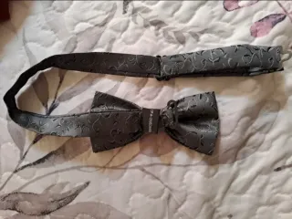 Pajarita y pañuelo Vertize Gala gris