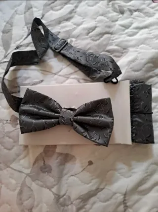 Pajarita y pañuelo Vertize Gala gris