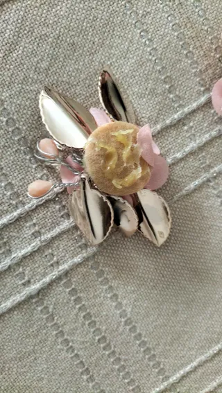 Adornos florales para tocados o broches