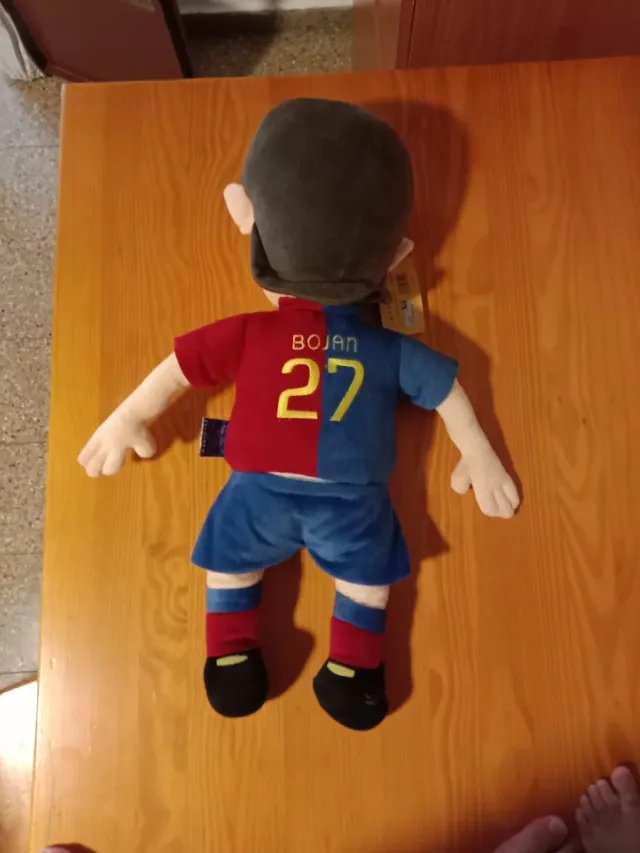 Muñeco Messi canta himno FC Barcelona