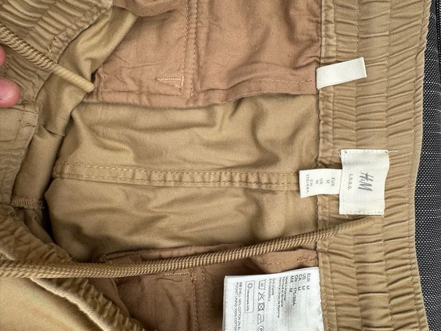 Pantalón cargo H&M beige Talla M