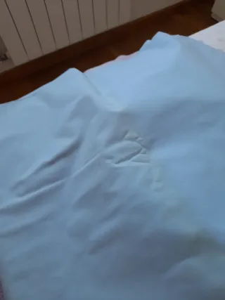 Tela para sábanas con cenefa bordada