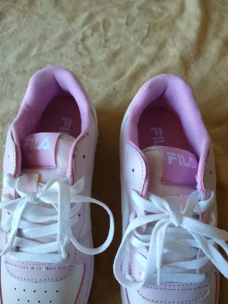 Zapatillas Fila rosas y blancas