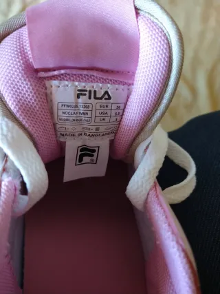 Zapatillas Fila rosas y blancas