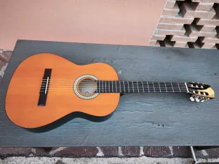 Chitarra classica in legno