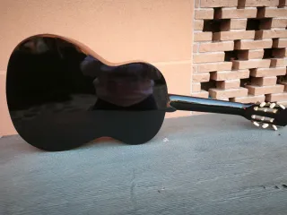 Chitarra classica in legno