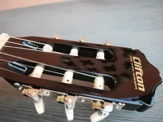 Chitarra classica in legno