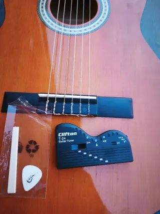 Chitarra classica in legno