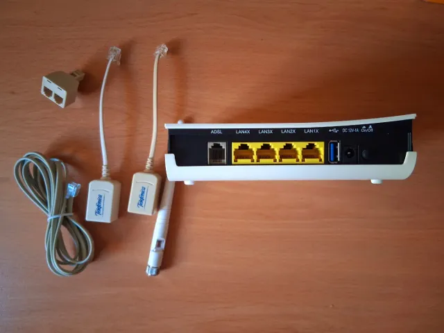 Router Jazztel Wi-Fi con accesorios