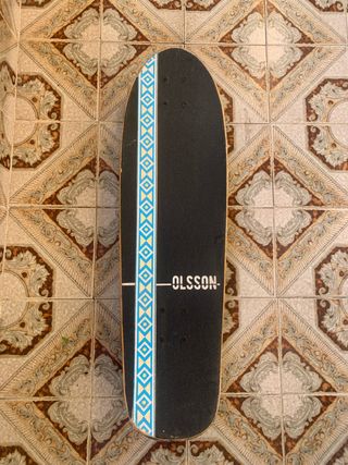 Longboard Olsson con diseño tribal