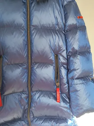 Abrigo Dichi azul con capucha de pelo