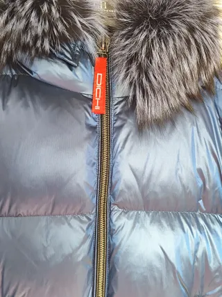 Abrigo Dichi azul con capucha de pelo