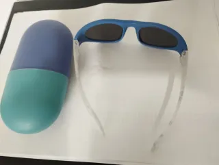 Gafas de sol infantiles azules