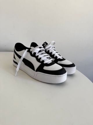 Zapatillas Puma Negras y Blancas