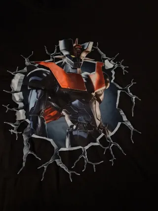 Camiseta Negra con Diseño de Mazinger Z