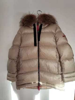 Abrigo Dichi Beige con Capucha y Pelo