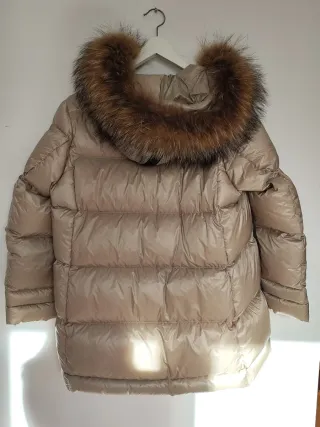 Abrigo Dichi Beige con Capucha y Pelo