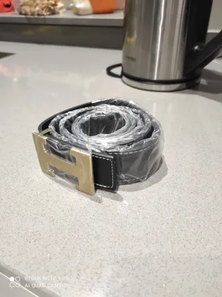 Cintura H  Pelle Nera Fibbia Oro