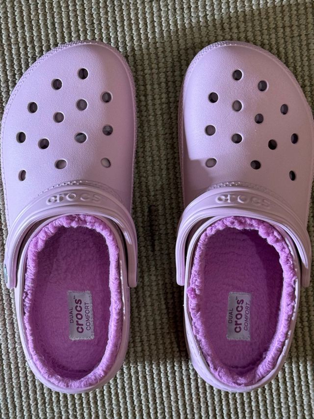 CROCS NUEVOS ROSAS  CON FORRO INTERIOR