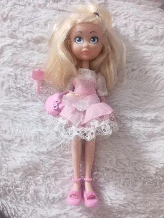 Muñeca Hello Kitty rosa